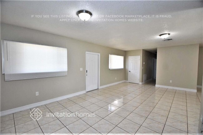 Foto del edificio - 330 NW 196th St