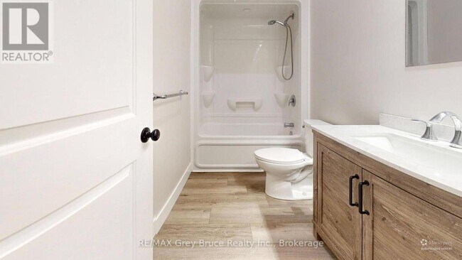 Photo du bâtiment - 39 1st Ave S