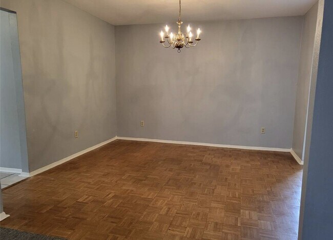 Building Photo - This Home Won't Last Long! Spacious 4 bedr...