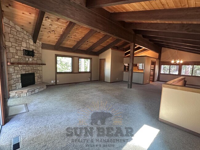 Foto del edificio - Spacious 3 Bed, 3.5 Bath Home with Forest ...