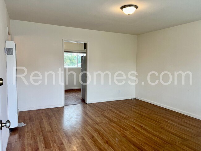 Building Photo - Bay Park, 1278 Azusa St, Wood Floors, Quar...