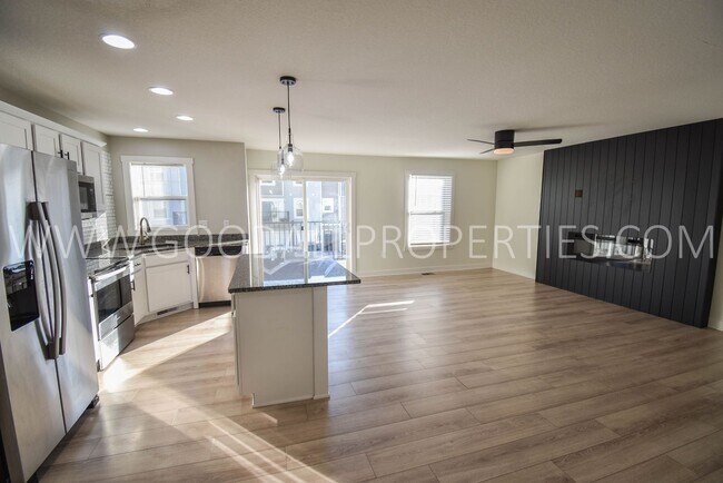 Foto del edificio - Summer rent special: $250 off the first two months rent! Modern Ankeny Townhome with Two Primary ...