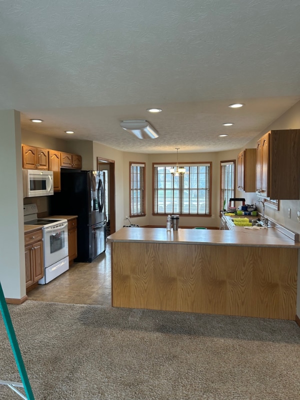 Building Photo - 2439 Meadowpoint Dr