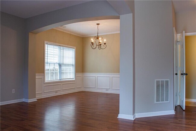 Foto del edificio - 444 Crestmont Ln