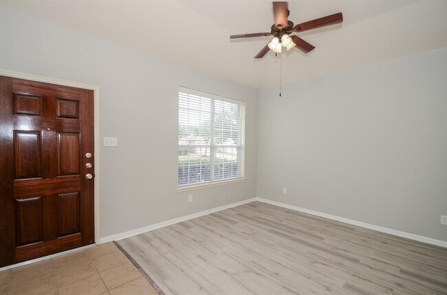 Foto del edificio - 6418 Applewood Forest Dr