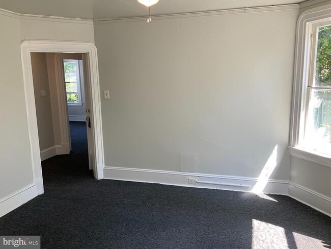 Building Photo - 433 Bentley Ave