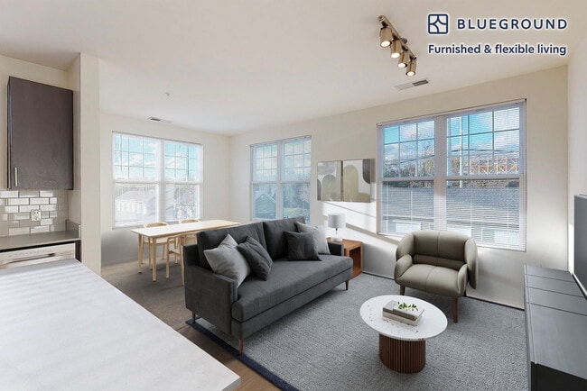 Building Photo - 1700 E 5th St