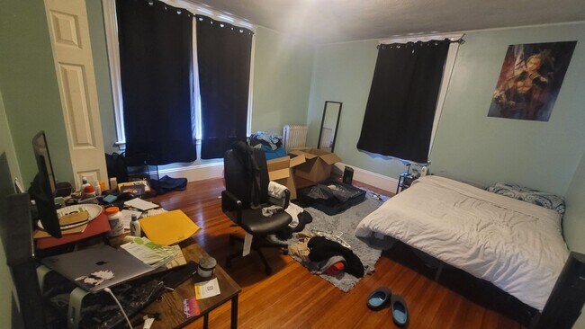 Building Photo - Updated Massive Apt!  All rooms XL size!  ...