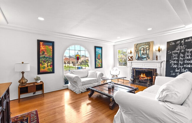 Building Photo - 9101 La Salle Ave