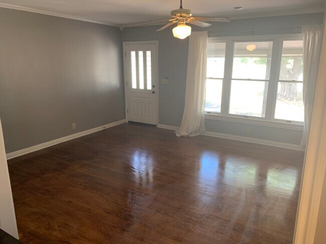 Foto del edificio - 3025 Bigham Blvd