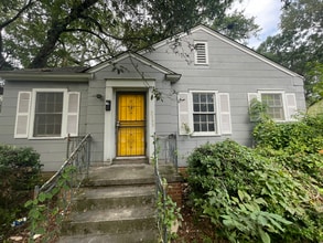 Building Photo - 3733 Northbrook Dr