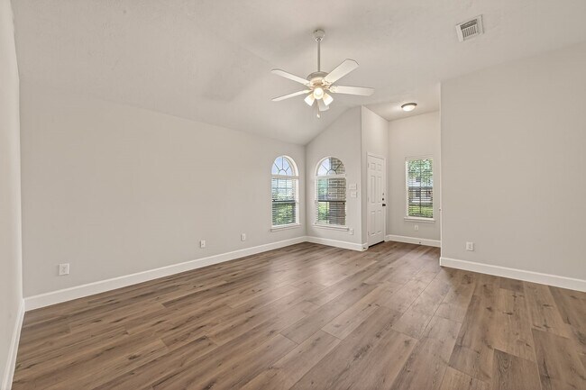 Foto del edificio - 6739 Windy River Ln