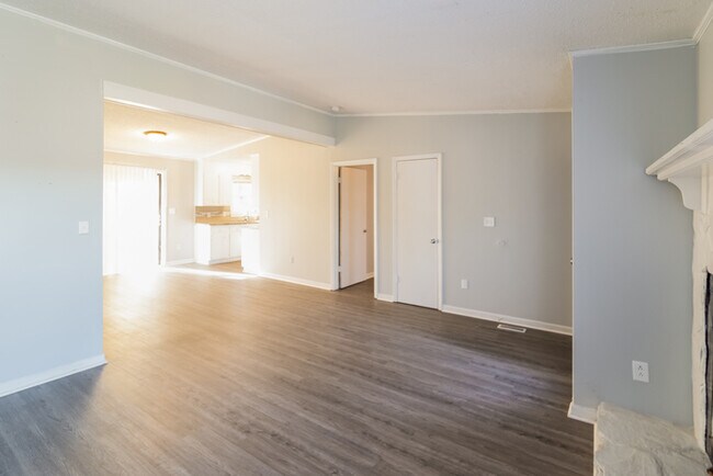 Foto del edificio - 105 Sawmill Dr