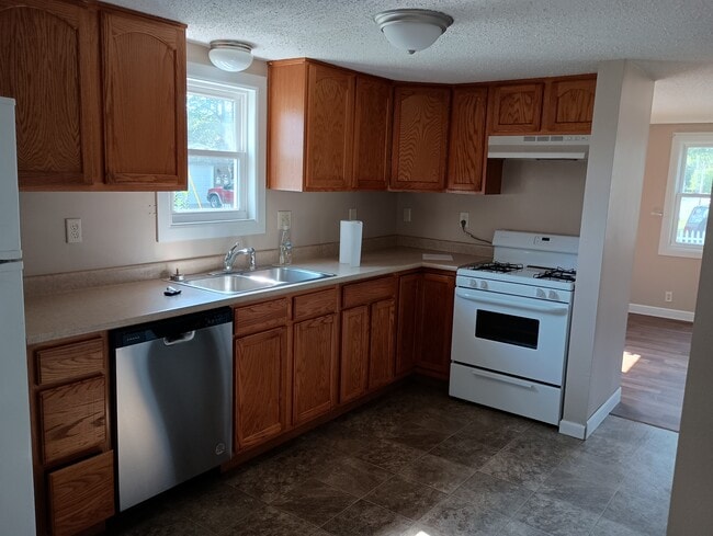 Building Photo - Unit 23