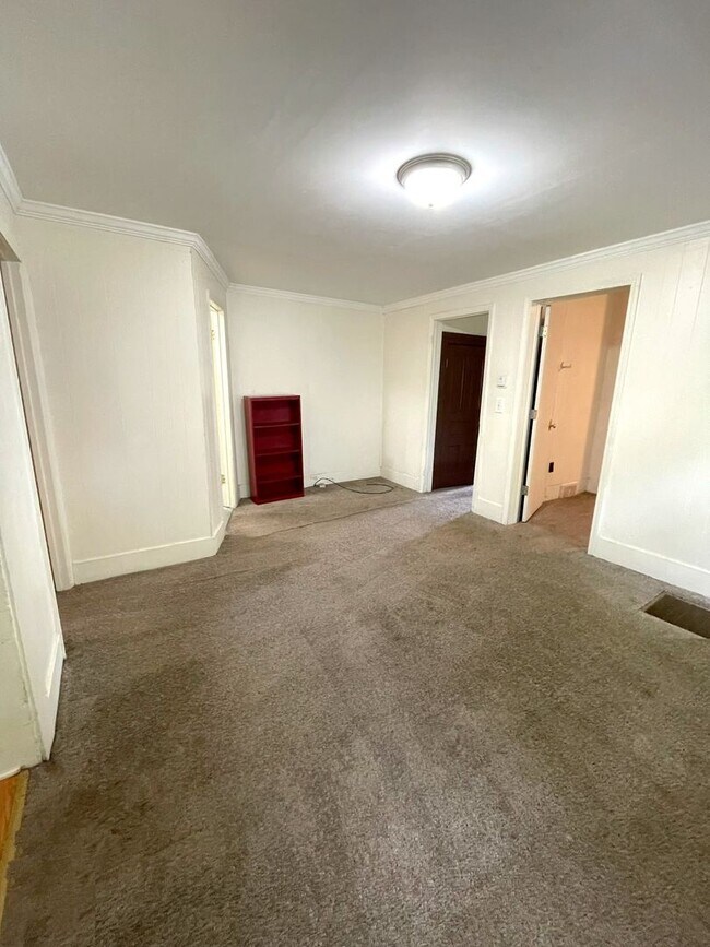 Building Photo - Six Bedroom House Available for Rent | Flexible Move-in Date!