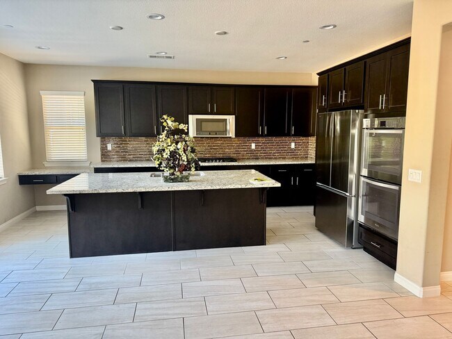 Building Photo - Executive Home in Temecula