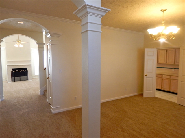 Building Photo - 3012 Oak Creek Dr