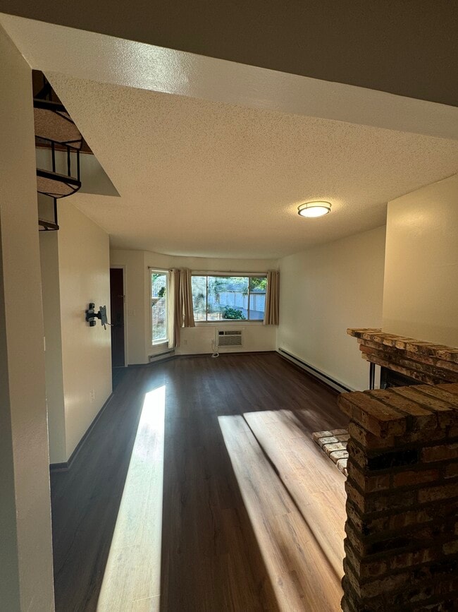 Building Photo - 2260 Ridge Dr