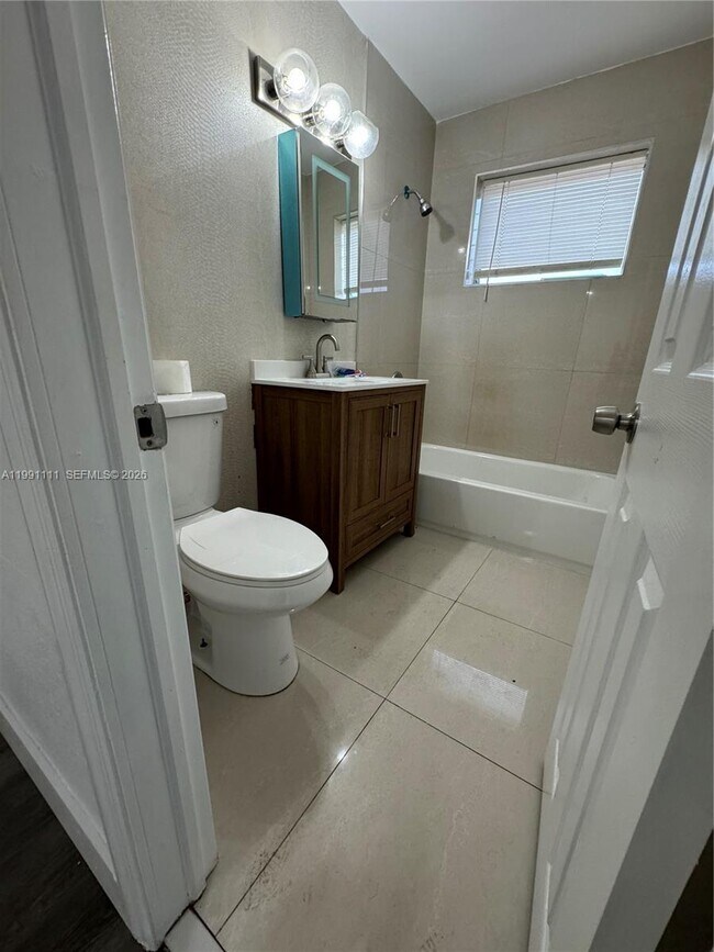 Foto del edificio - 1086 NW 110th St