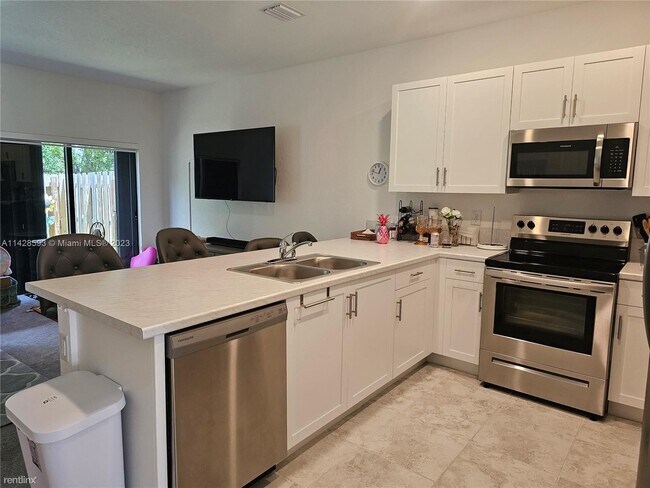 Foto del edificio - 3 br, 2.5 bath Townhome - 335 NE 208th Ter