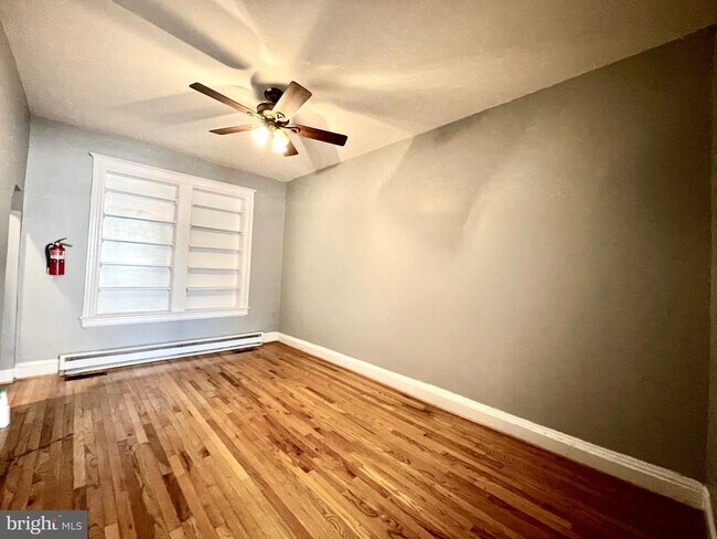 Foto del edificio - 3540 Warder St NW