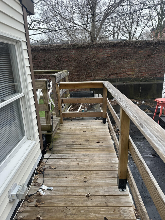 Foto del edificio - 527 E 3rd St