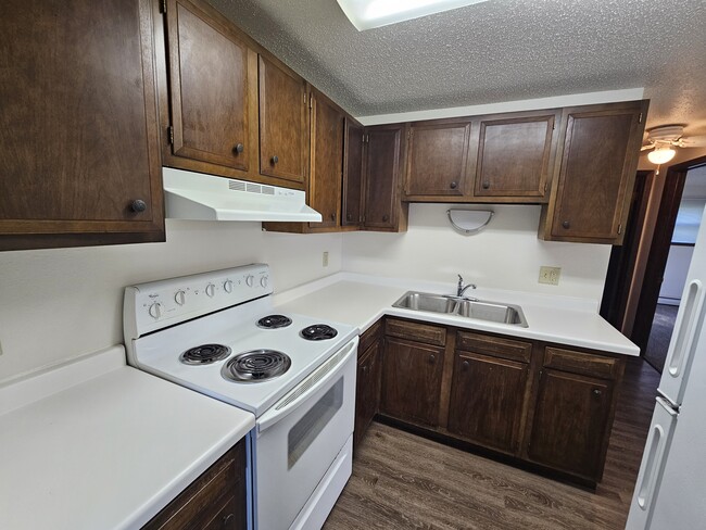 Building Photo - 725 2nd Ave W
