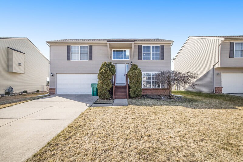 Primary Photo - 7366 Maplelawn Dr