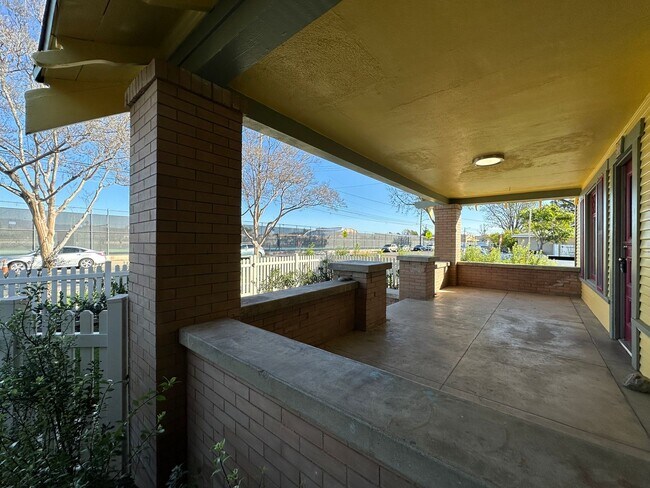Foto del edificio - 678 N Shaffer St