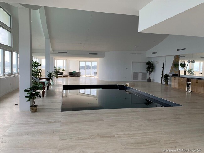 Building Photo - 11111 Biscayne Blvd