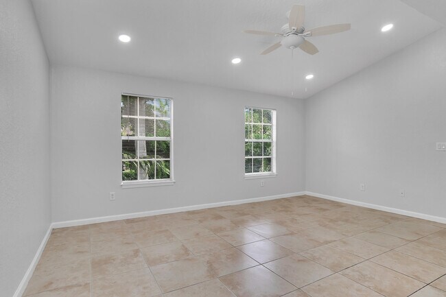 Foto del edificio - 1020 Crystal Way