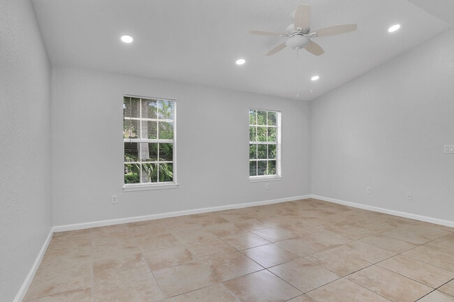 Building Photo - 1020 Crystal Way