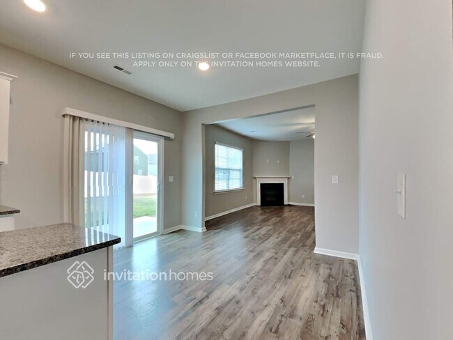 Foto del edificio - 129 Gray Willow St