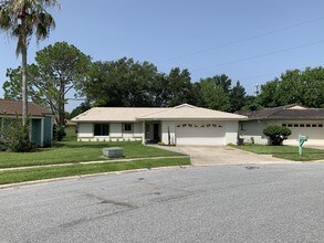 Building Photo - 5572 Memorial Dr