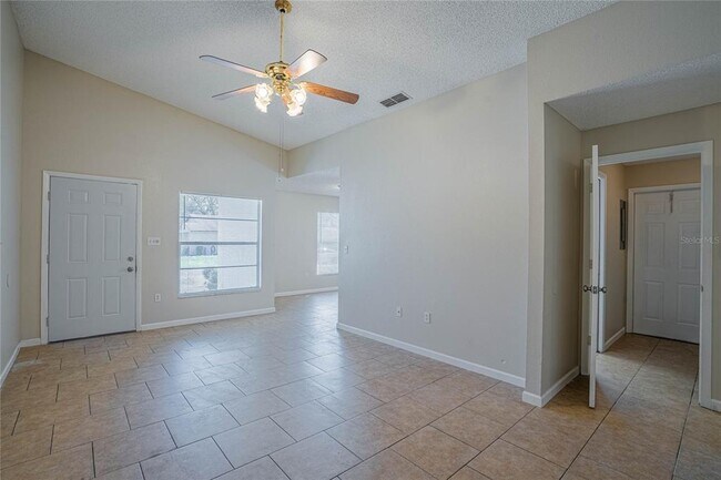 Building Photo - 748 Zella Ln