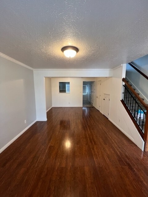 Building Photo - 888 Hamlet Cir N