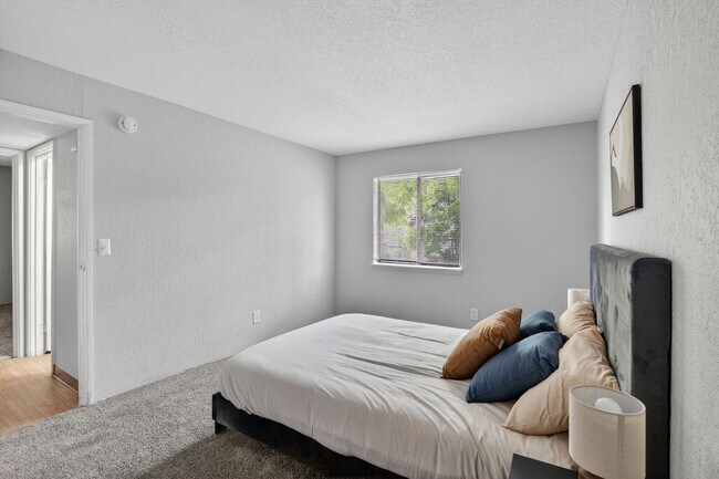 Foto del edificio - 8320 Hillcrest Rd