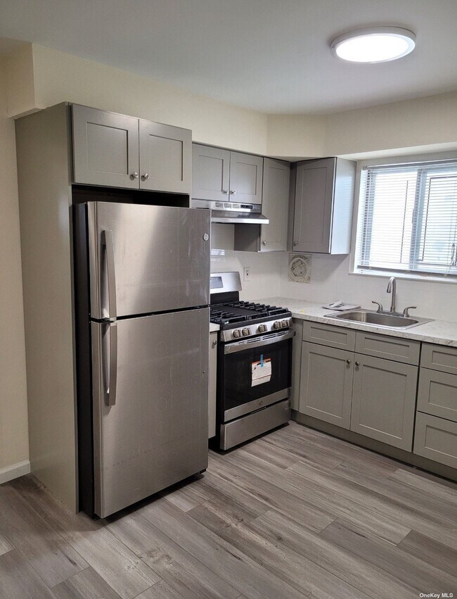 24917 37th Ave, Little Neck, NY 11362 Townhouse for Rent in Little