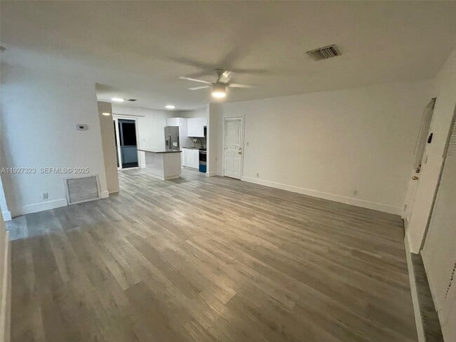 Building Photo - 4536 SW 24th Ave