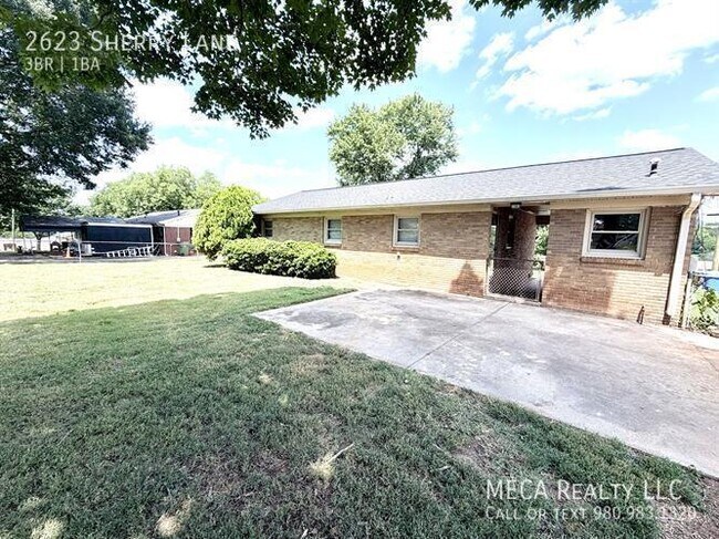 Foto del edificio - 2623 Sherry Ln