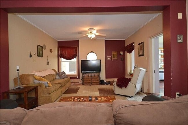 Living room - 4738 Friendship Ave