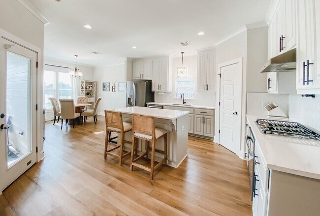 Building Photo - Beautiful NEW 4 Bedroom plus Bonus Room fo...