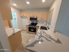 Building Photo - 1880 E Morten Ave