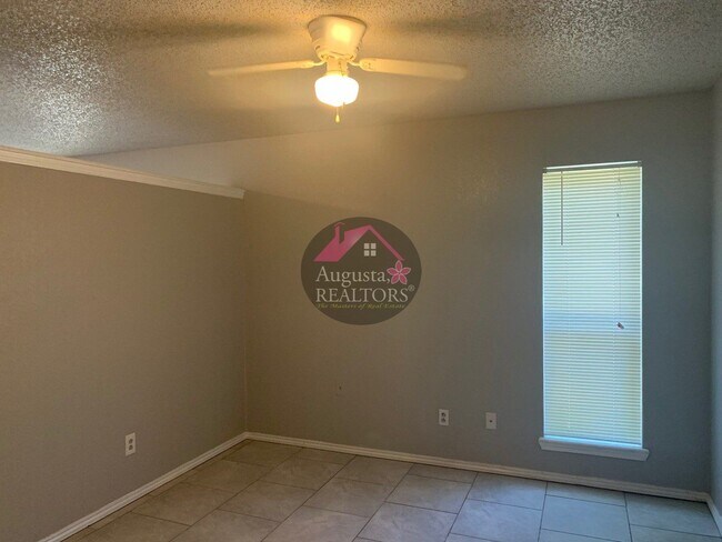 Foto del edificio - Great 1 bed 1 bath apartments!!