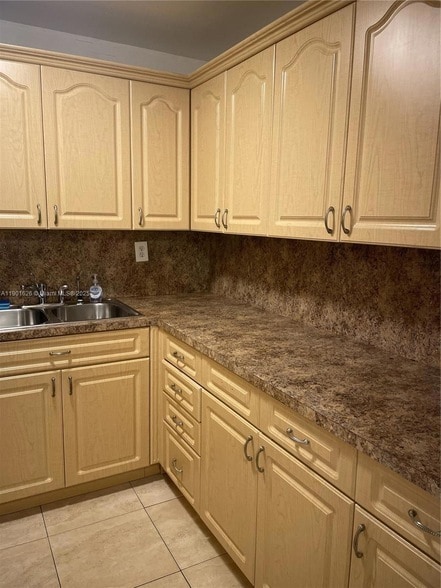 Photo - 1305 W 46th St Apartment