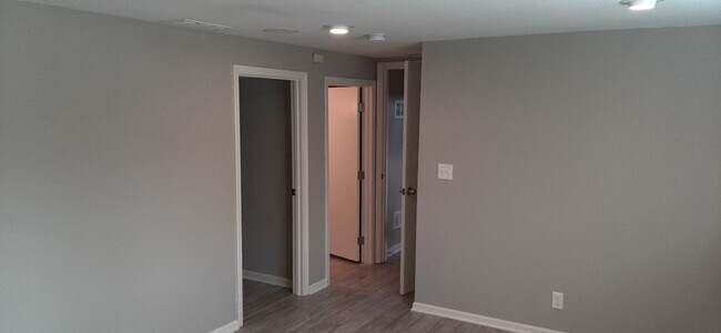 Foto del edificio - HURRY THIS WON'T LAST LONG! Gorgeous 3 bed, 2 bath in beautiful Parkville!