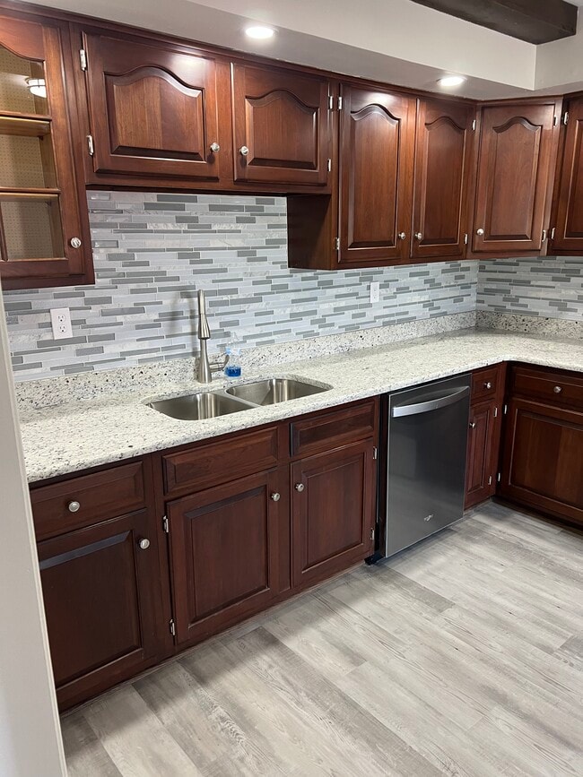 Foto del edificio - 161 N Gates Ave