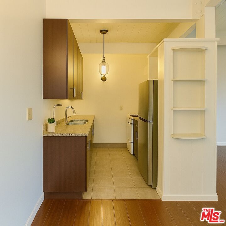 Foto principal - 451 S Oakhurst Dr