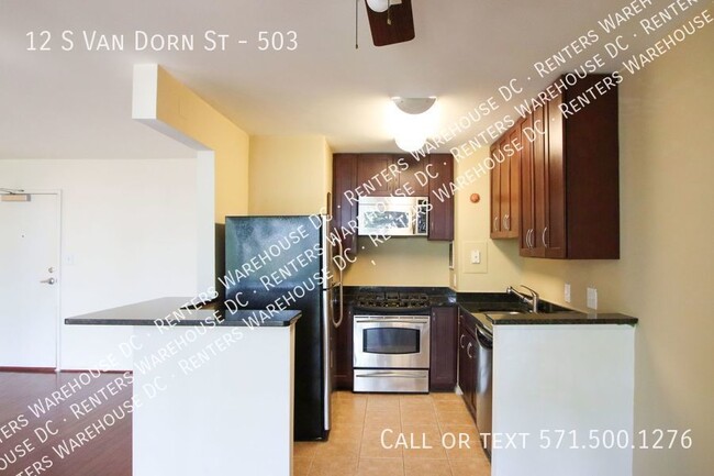 Building Photo - Light-filled 1Bd/1Bth in West End Condos i...