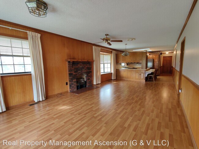 Building Photo - 3 br, 2.5 bath House - 33 Vermont St